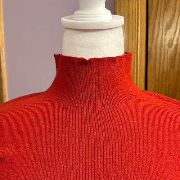 Alice + Olivia Ciara Mock Neck Cropped sweater size medium. - Picture 3 of 11